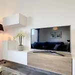 Balcon De La Laguna, Ground Floor Apt, Stunning Garden, Pools - By Oyoostays Torrevieja