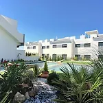Balcon De La Laguna, Ground Floor Apt, Stunning Garden, Pools - By Oyoostays *
