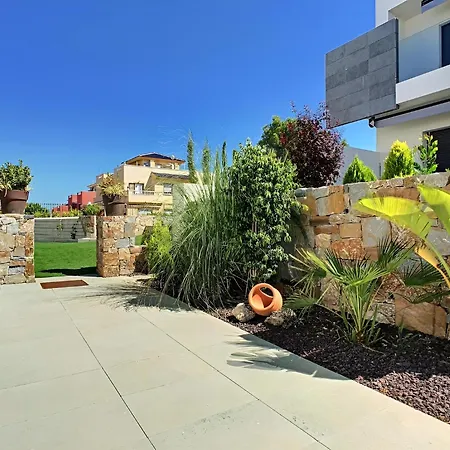 Balcon De La Laguna, Ground Floor Apt, Stunning Garden, Pools - By Oyoostays Lägenhet *