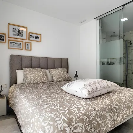 Апартаменты Balcon De La Laguna, Ground Floor Apt, Stunning Garden, Pools - By Oyoostays *