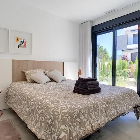 Balcon De La Laguna Ground Floor 3 Bedroom - By Oyoostays * Торевьиа