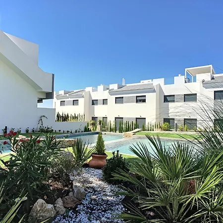 Balcon De La Laguna Ground Floor 3 Bedroom - By Oyoostays *