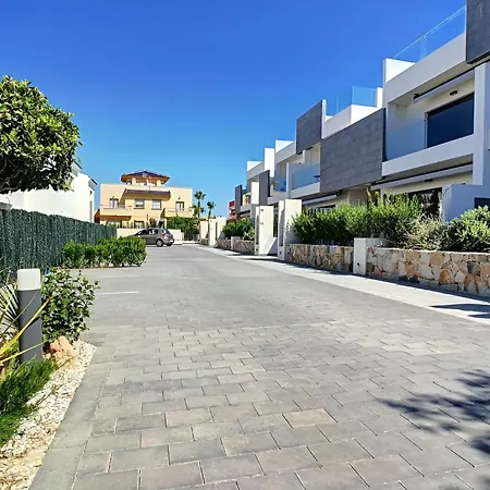 Apartman Balcon De La Laguna Ground Floor 3 Bedroom - By Oyoostays