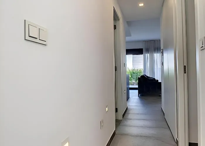 Balcon De La Laguna, Ground Floor Apt, Stunning Garden, Pools - By Oyoostays