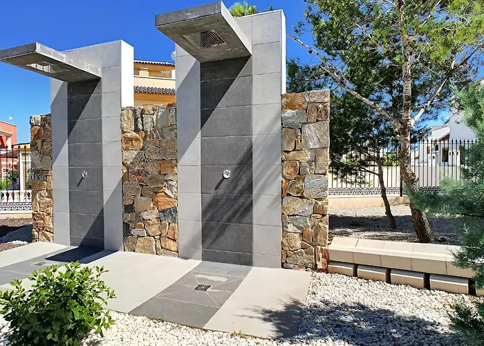 Balcon De La Laguna, Ground Floor Apt, Stunning Garden, Pools - By Oyoostays