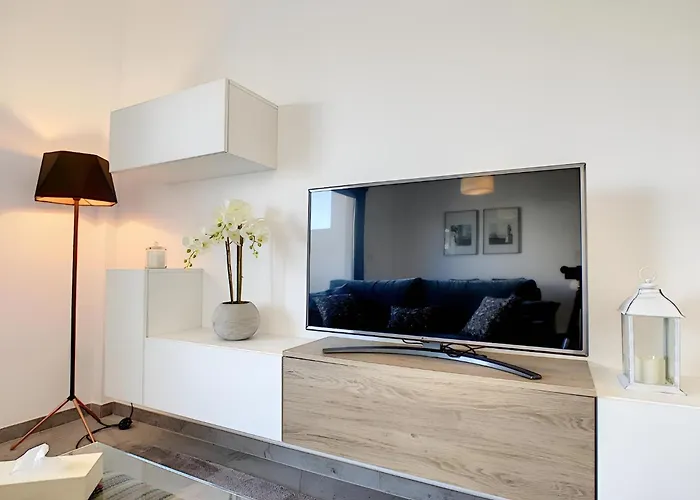 Balcon De La Laguna, Ground Floor Apt, Stunning Garden, Pools - By Oyoostays Torrevieja