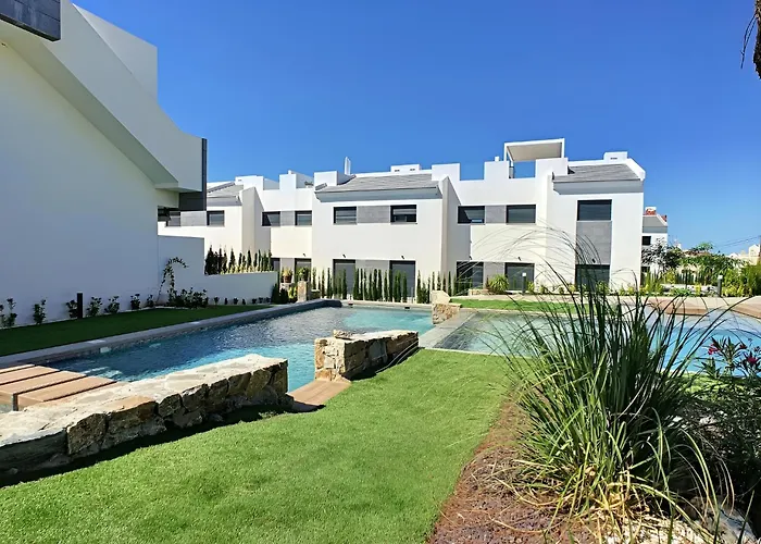 Balcon De La Laguna, Ground Floor Apt, Stunning Garden, Pools - By Oyoostays Lägenhet