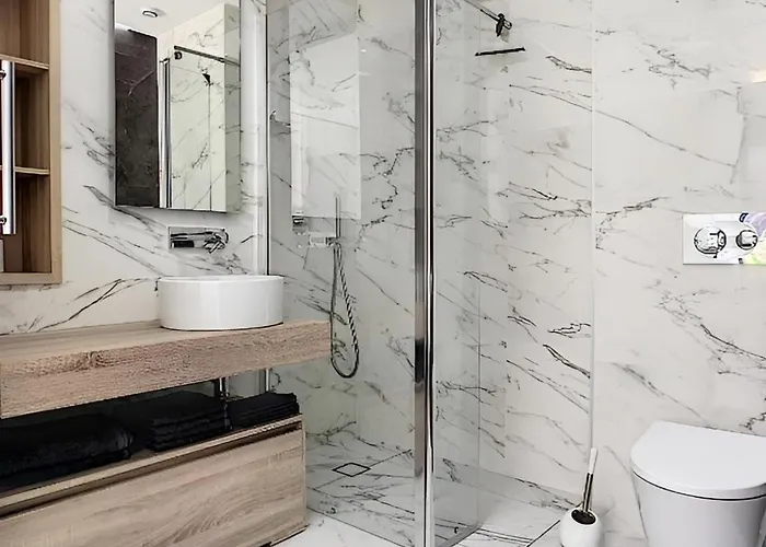 Balcon De La Laguna, Ground Floor Apt, Stunning Garden, Pools - By Oyoostays *