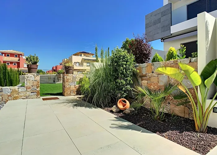 Balcon De La Laguna, Ground Floor Apt, Stunning Garden, Pools - By Oyoostays Lägenhet *