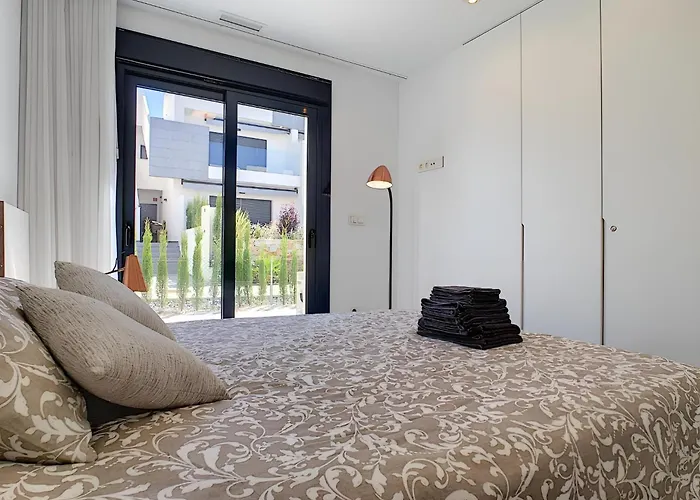 Lägenhet Balcon De La Laguna, Ground Floor Apt, Stunning Garden, Pools - By Oyoostays Torrevieja