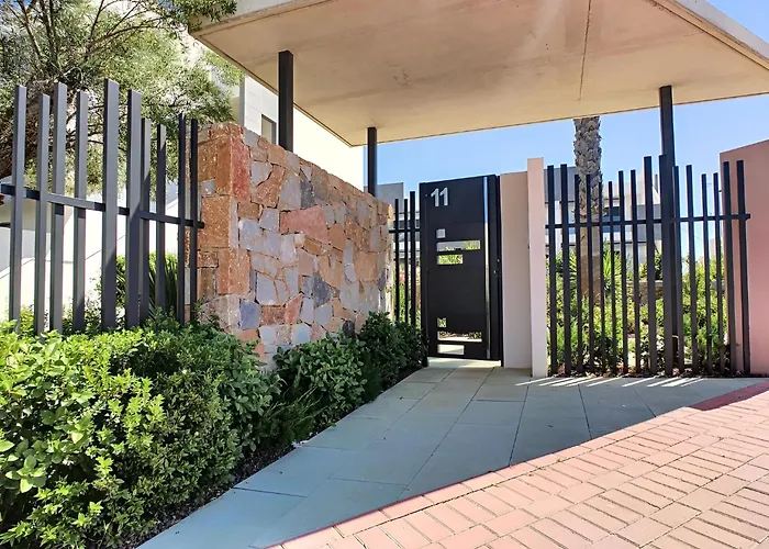 Balcon De La Laguna, Ground Floor Apt, Stunning Garden, Pools - By Oyoostays *