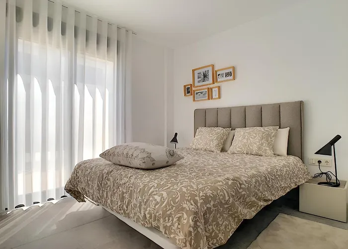 Balcon De La Laguna, Ground Floor Apt, Stunning Garden, Pools - By Oyoostays