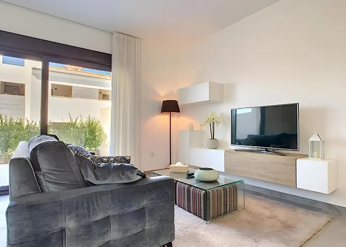 Balcon De La Laguna, Ground Floor Apt, Stunning Garden, Pools - By Oyoostays