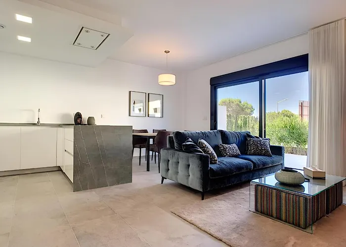 Balcon De La Laguna, Ground Floor Apt, Stunning Garden, Pools - By Oyoostays Torrevieja