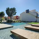 Апартаменты Balcon De La Laguna, Ground Floor Apt, Stunning Garden, Pools - By Oyoostays Торевьиа