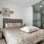 Апартаменты Balcon De La Laguna, Ground Floor Apt, Stunning Garden, Pools - By Oyoostays *