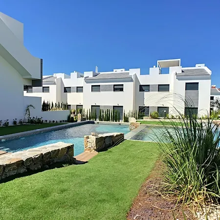Balcon De La Laguna, Ground Floor Apt, Stunning Garden, Pools - By Oyoostays Апартаменты