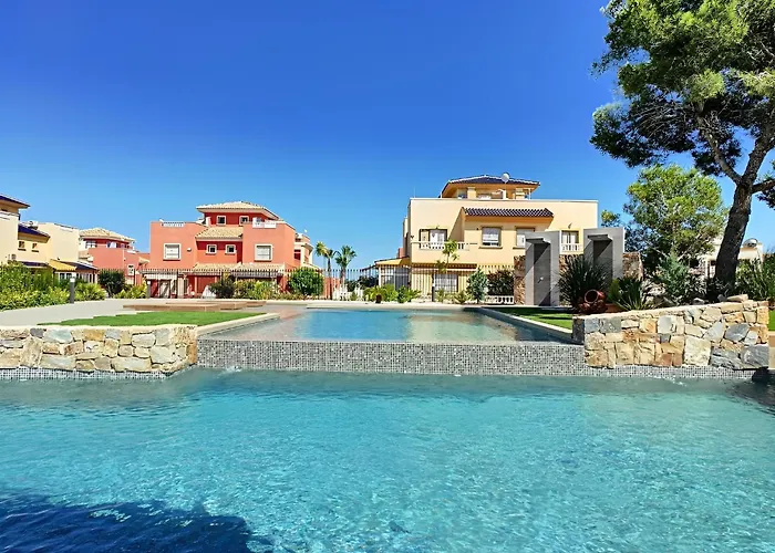 Lejlighed Balcon De La Laguna, Ground Floor Apt, Stunning Garden, Pools - By Oyoostays Torrevieja