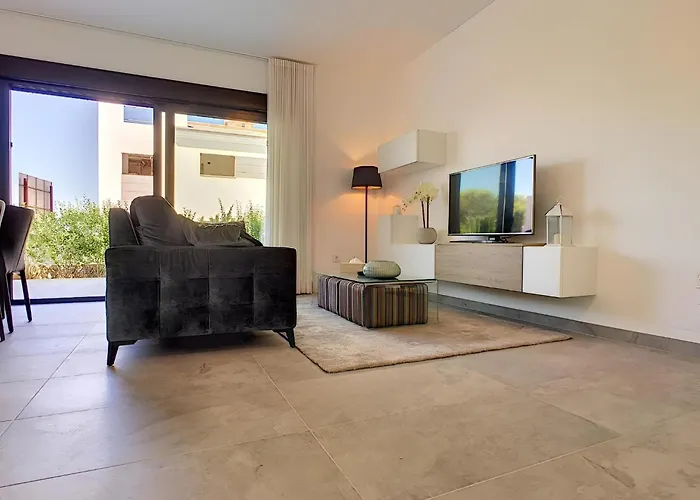 Balcon De La Laguna, Ground Floor Apt, Stunning Garden, Pools - By Oyoostays Lejlighed