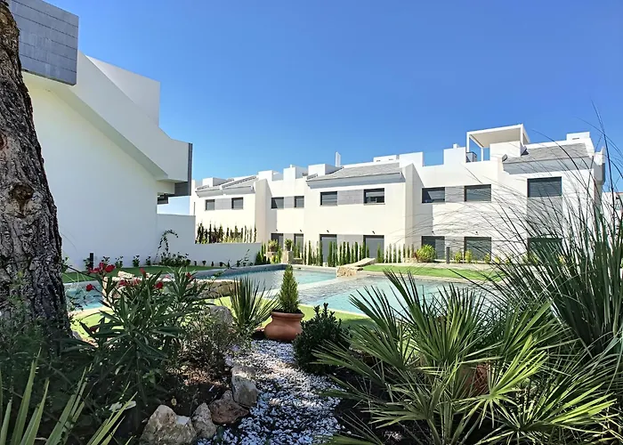 Balcon De La Laguna, Ground Floor Apt, Stunning Garden, Pools - By Oyoostays *