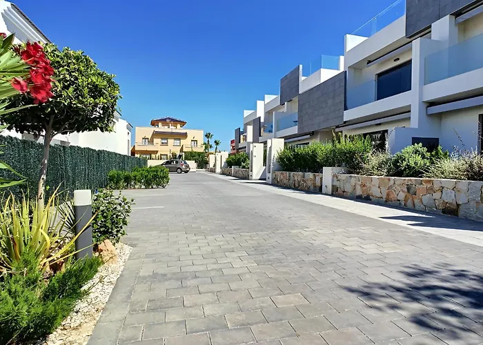 Lejlighed Balcon De La Laguna, Ground Floor Apt, Stunning Garden, Pools - By Oyoostays